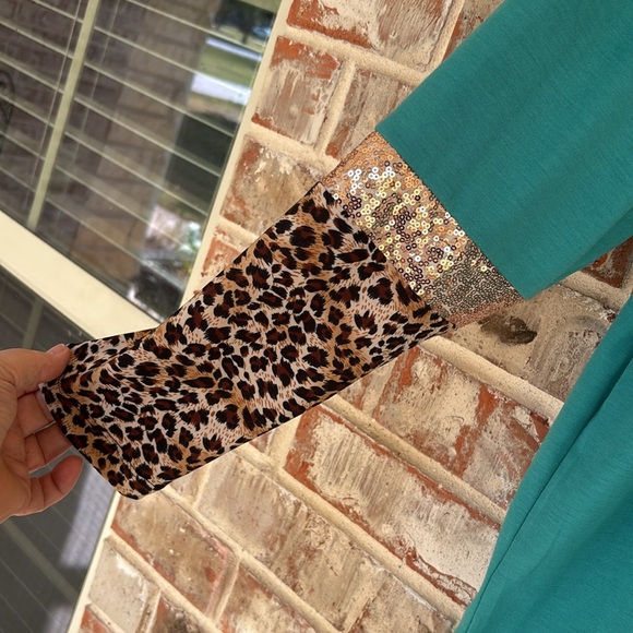 Sunshine & Rideo Teal Leopard Print Sequin Long Sleeve Top - Picture 2 of 8